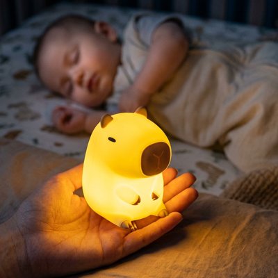 Veilleuse bébé douce lumière bébé dort paisiblement
