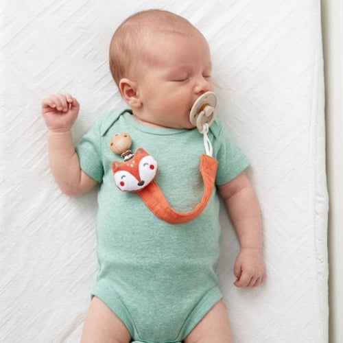 Attache tetine pratique et securisee bebe dort