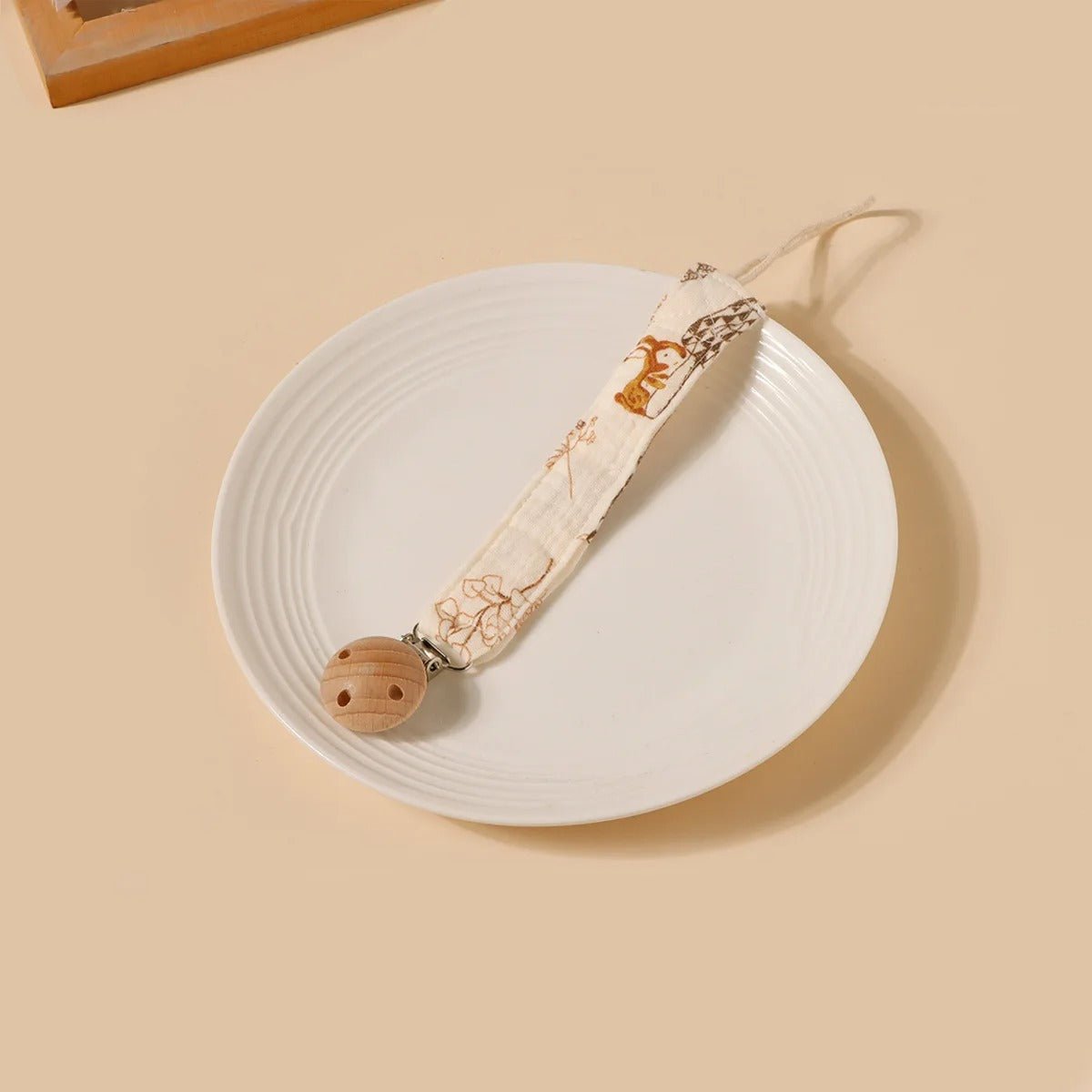 Attache tetine securisee et pratique design de fleurs