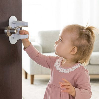 Bloque porte pour bebe securikid bebe touche la poignée