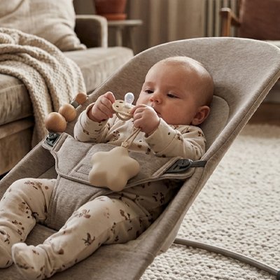 Boite a tetine hygienique nomade bebe joue avec sa tetine