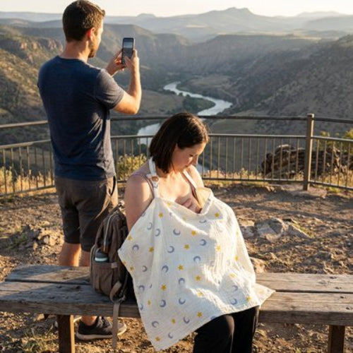 Cape d'allaitement discretion totale famille en plein air