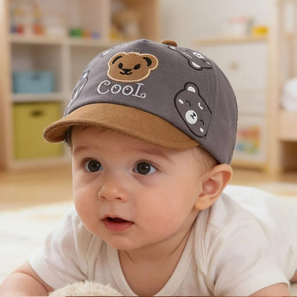 Casquette bebe motif ours respirante bebe a las yeux grands ouverts