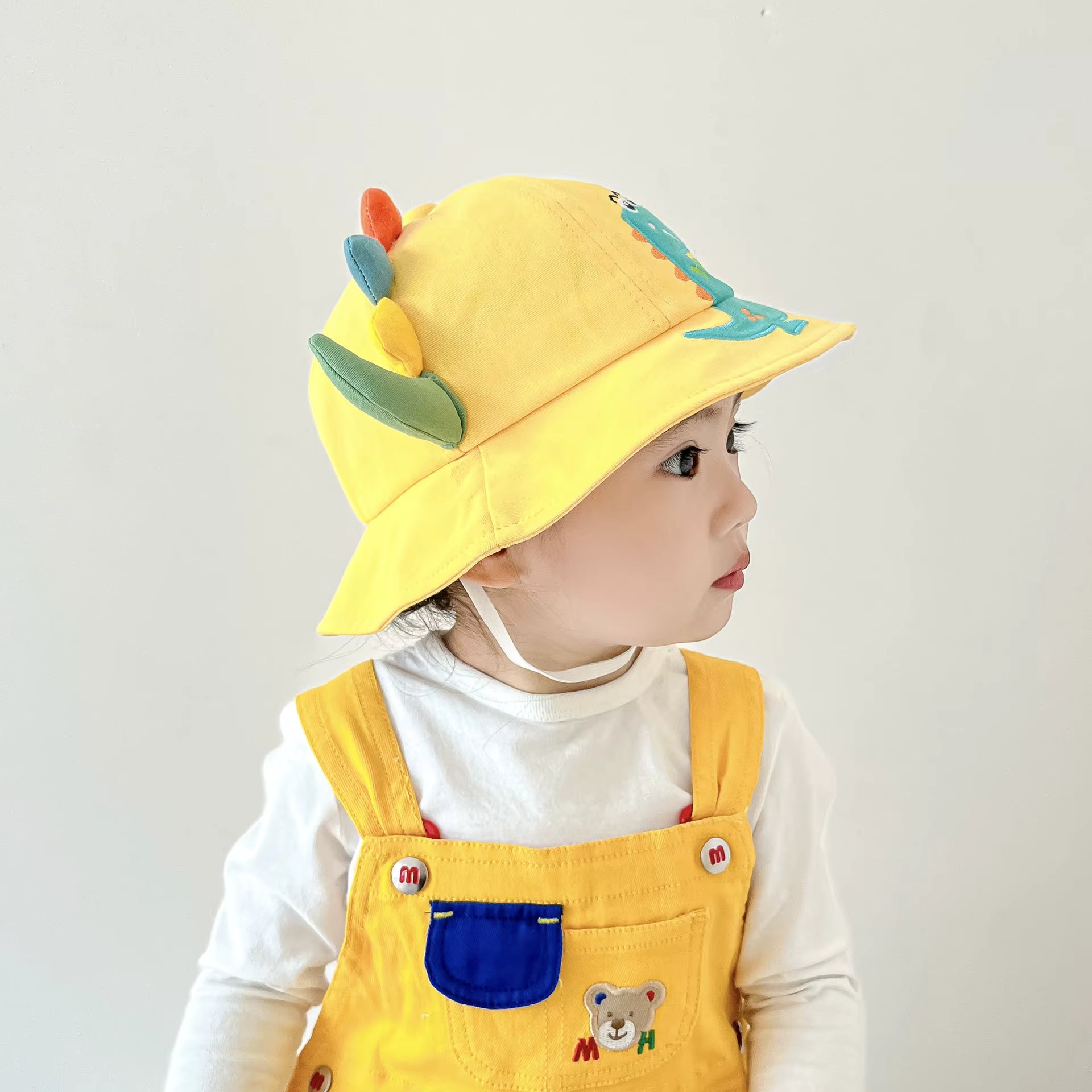 chapeau bebe jaune bebe de profil