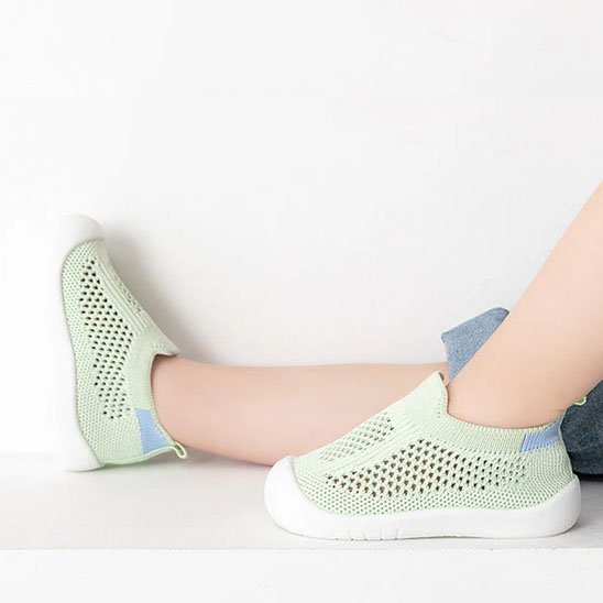 Chaussure bebe avec une maille respirante