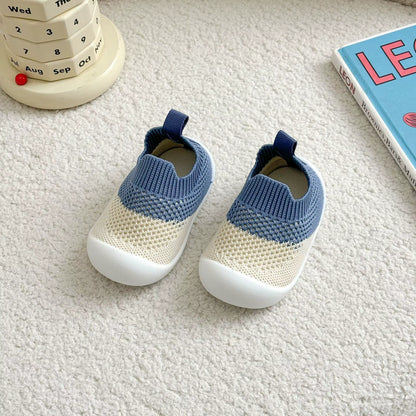 chaussure-bebe-bleu-et-blanc