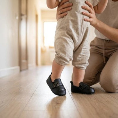 Chaussure bebe elegance confort bebe est debout