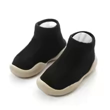 chaussure bebe noire et semelles blanches