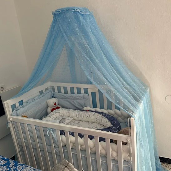 Ciel de lit bébé onirique pour berceau