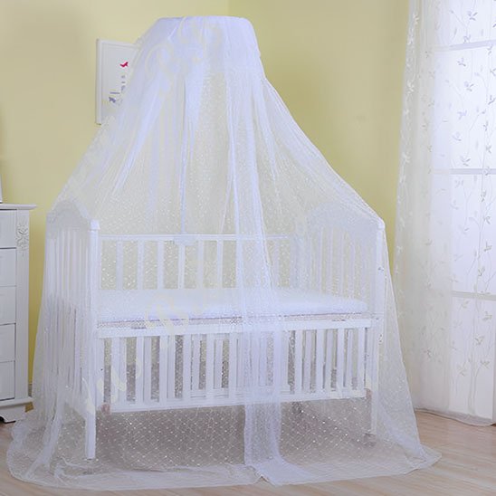 Ciel de lit bébé onirique recouvre bien le berceau
