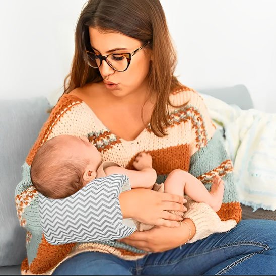 Coussin d'allaitement ergonomique confort maman calme son bebe