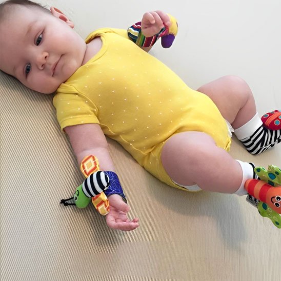 Hochet bebe ergonomique et colore 