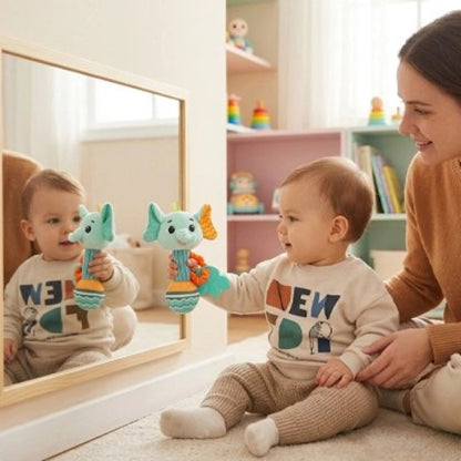 Hochet bebe stimuli sensoriel bebe joue devant le miroir