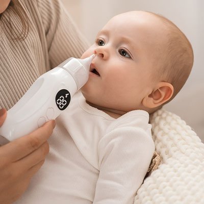 Mouche bébé électrique doux et efficace maman prend soin de son bebe