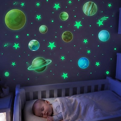 Stickers muraux deco express bebe dort dans son berceau