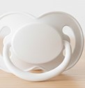 Tetine bebe couleur blanche