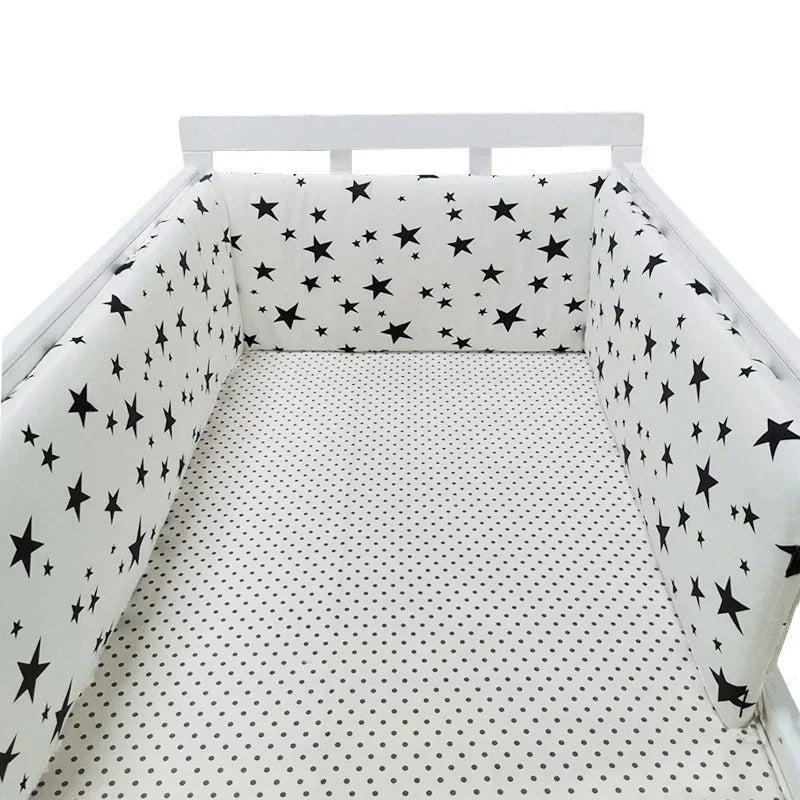 Tour de lit secudodo blanc avec des etoiles