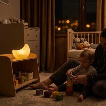 Veilleuse bebe lumiere douce apaisante maman et bebe jouent