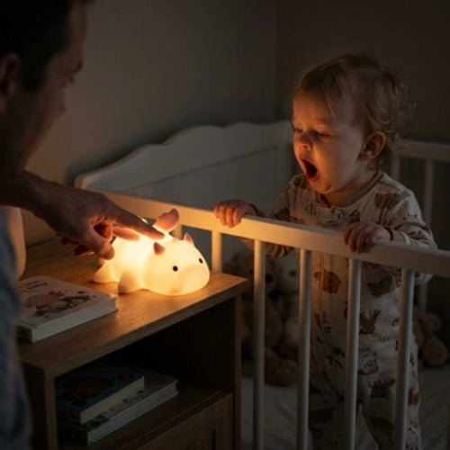 Veilleuse bebe lumiere douce bebe dans son berceau
