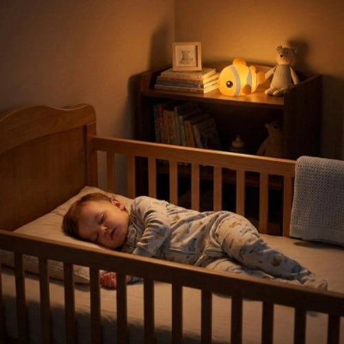 Veilleuse bebe lumiere tamisee bebe dort dans son berceau