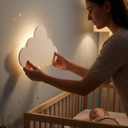 Veilleuse murale eclairage doux securisant  maman fixe la veilleuse au mur